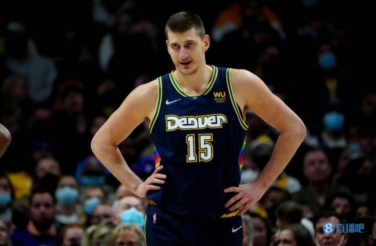 用两脚极具 用两脚极具